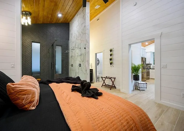 The Ember House - Luxury Honeymoon Cabin