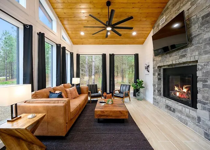 The Ember House - Luxury Honeymoon Cabin