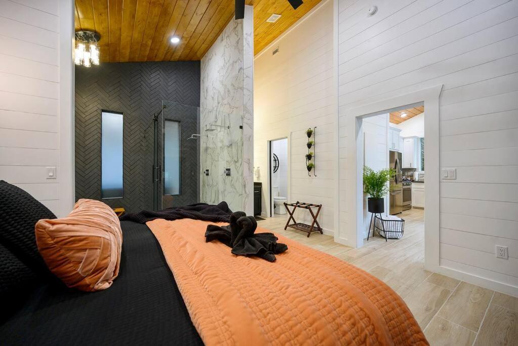 The Ember House - Luxury Honeymoon Holiday home Broken Bow