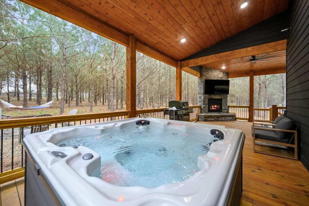 The Ember House - Luxury Honeymoon * Broken Bow
